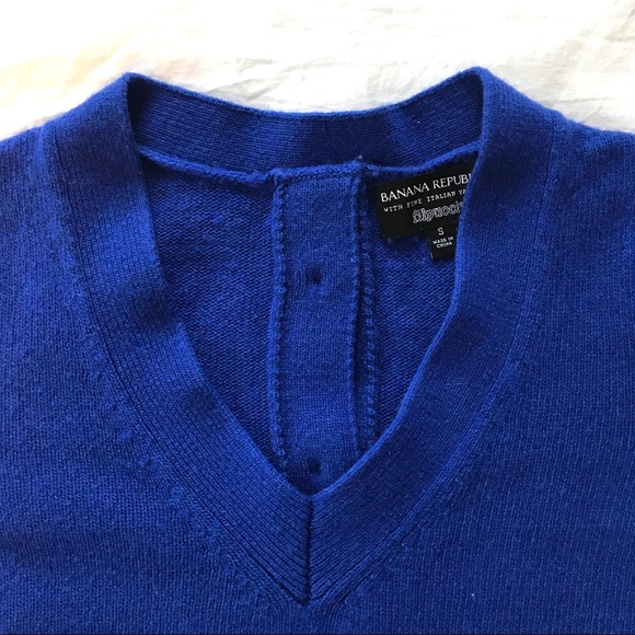 Button-Back Sweater 💙 - Picture 3 of 6